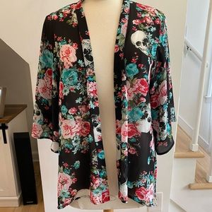 EUC Hot topic kimono floral/skulls